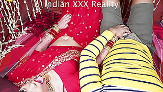 indian mom in saree