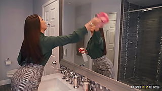 mom full fuck bathroom son x video